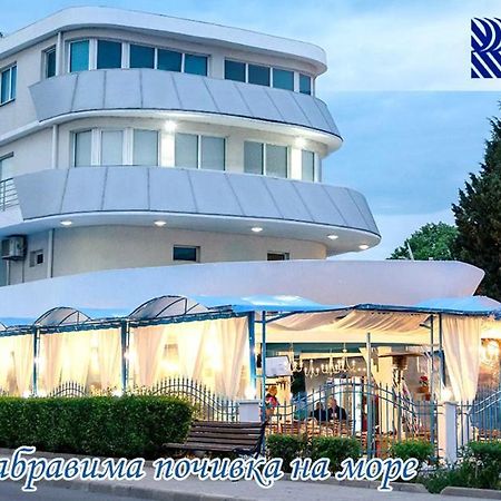Семеен Хотел "Кораб Ренеса" Ravda ภายนอก รูปภาพ